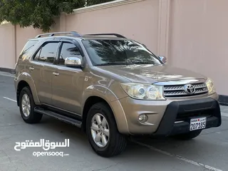  2 Toyota Fortuner 2009