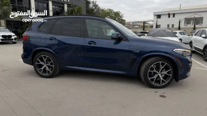  6 BMW X5 ترخيص 2022 ص   محرك 3000 هايبرد plug in/يقطع على الشحنه 80 كيلو متر  399 حصان
