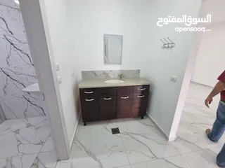  5 شقق ومخازن للاجار