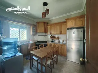 3 شقم مفروشة غرفتين نوم وصالون ومطبخ مجهز وحمامين ، عائلات فقط