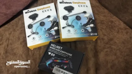  1 سماعات للخوذه ماركه  b12 موجود قطعتين الوحد على 80   ماركه v20 شبه جديده  على 80 (مايك ثابت )