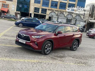  1 Toyota Highlander hybrid XLE 2020