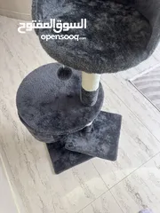  3 بيت للقطط بلون الكحلي جميل جدا يتكون من اربع اشياء