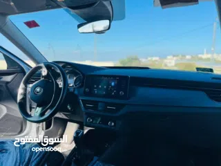  11 سياره سكودا كميك للبيع لون رمادي