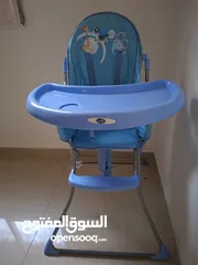  1 كرسي طعام اكل اطفال ابتداء من عمر 6 شهور ل 3 سنين كرسي من شركة شيكو الاصلي مستعمل فقط مرتين