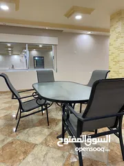  5 طاولة قزاز خارجية مع اربع كراسي