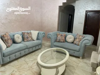  2 كنب صالون مع طاولات