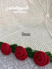  4 باقة ورد كروشيه يدوية - ترند أنيق لتزيين الطاولات والهدايا، تصميم فني بلمسة أنثوية راقية.