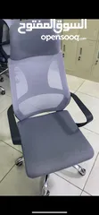  24 اثاث مكتبي كراسي شبك/ مدير جلد /طاولات اجتماعات / مكاتب فردية شبه جديد لمركز دراسي لم يعمل