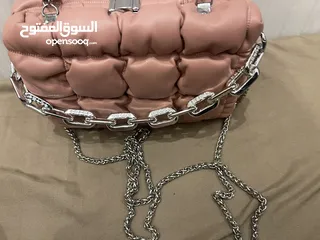  15 شنطة صغيرة زهرية أنيقة وأنيقة للبيع - مناسبة للمشاوير والطلعات  اليومية بحالة ممتازة ونظيفة جداً جيد
