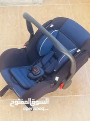  2 مقعد اطفال بحالة الجديد