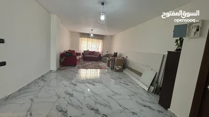  5 شقه بالجندويل للبيع