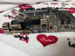  4 كومبيوترات .