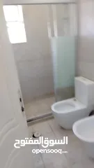  8 3 اطقم مع شور بوكس شبه جديد حمامات للبيع المستعجل