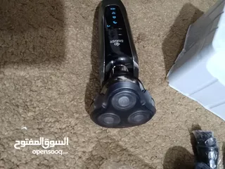  5 ماكينه حلاقه جديده استعمال مرة واحدة فقط مع ملحقاتها بالكرتونة  ونظارات العالم الافتراضي جديدة للبيع