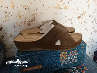  3 محل ملابس قطنيات يوجد للرجال والنساء قطن 100٪