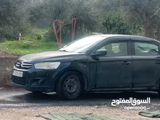  1 للبيع بسعر مغري جدا جدا  ستروين اليزية يد اولى المالك الاول بالرخصه  لون اسود دهان شركه خدوش عادية ب