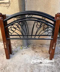  2 سرير حديد وخشب