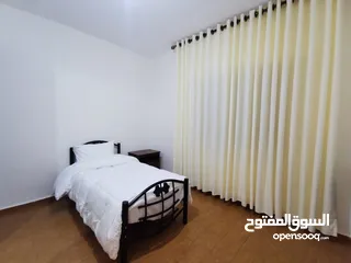  7 شقه مفروشه