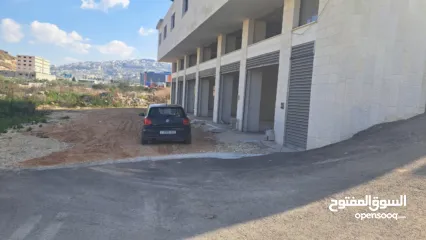  2 مخازن للايجار في موقع مميز