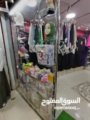  3 محل ملابس نسائيه و شالات  للبيع