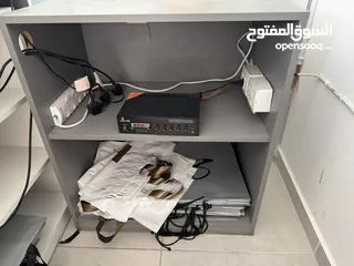 5 كاونتر خشب 4 قطع وكرسي للبيع