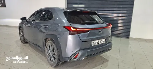  3 Lexus UX200 F Sport