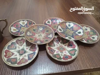  3 اطقم نحاسيات قديمه ورسم يدوي جميل
