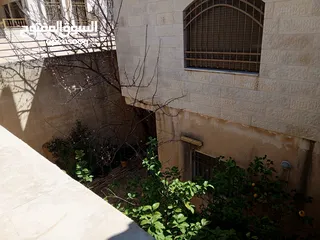  1 بيت مستقل طابقين مع حديقة للبيع  قريب من الخدمات ابو السوس