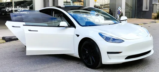  28 تيسلا 2022 model 3 فحص كامل اوتوسكور +B بدون ملاحظات بودي (كرت ابيض) بحالة الوكالة بسعر لقطة ومحرووق