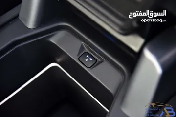  16 لاند روفر ديفندر بنزين بلاك ايديشن 2023 Land Rover Defender 110 P400 X-Dynamic SE Black Edition