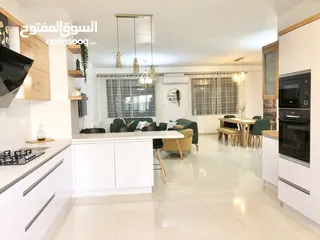  3 شقة للبيع مع العفش
