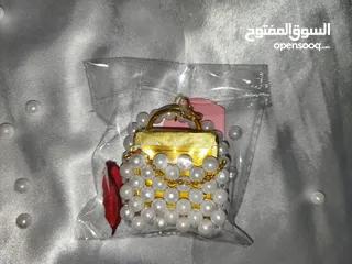  30 ميداليات واساور وتوزيعات أعراس وحقائب من الخرز