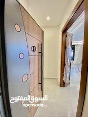  4 شقة طابق ثالث مع روف دوبلكس 245 م و تراس 90 م في طريق المطار خلف جامعة البتراء إطلالات جميلة مميزة