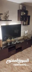  2 خزانة شاشة مع رفوف خشب لاتيه بحالة ممتازة  قياس 240  للإستفسار 079895009