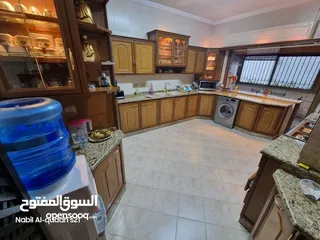  14 شقة ارضية شبه فيلا للبيع في الشميساني 500م. مع الحديقة من 4غرف نوم ومدخل وكراج خاص