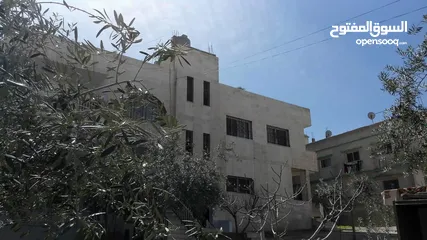  1 ارض للبيع مع عماره طابقين اربع شقق
