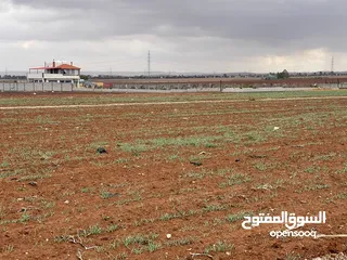  10 للبيع ارض اربد الحصن قرب جسر النعيمة وخلف معارض شهوان وطريق عمان الدولي قوشان مستقل حوض البطام