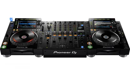  2 Pioneer CDJ 2000 NXS2 + DJM 900 Mixer + Flight Case