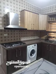  11 شقة سكنية للبيع في سحاب طابق ثاني مدخلين للشقة  قرب الجامع ابو بكر الصديق الحي الغربي