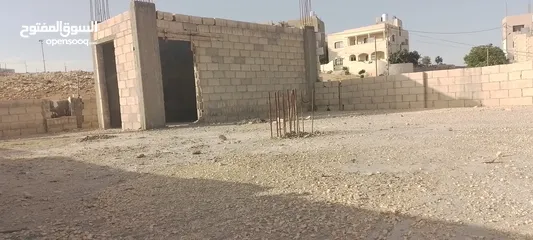  12 عماره سكنيه في صالحية العابد مكونه من أربع طوابق  وكراج وبئر ماء 60 متر وكوشان مستقل جميع الخدمات