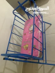  4 سرير اطفال مع فرشة ( استخدام بسيط جدا حوالي شهرين)