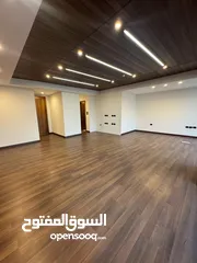  6 مكتب بمساحة 360 متر سوبر ديلكس ديكور + تكيف مركزي بشارع مكة فوق بنك صفوة طابق الرابع