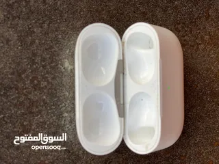  2 AirPods Pro بحالة ممتازة الشاحن مع سماعة يسار فقط