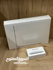  2 MacBook Air 2022/ M2-Chip/ 256 SSD/ 8 RAM + Magic Mouse