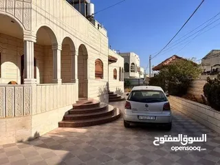  16 بيت مستقل ڤيلا جانبية مميزة للبيع في بني نعيم قضاء الخليل وعليه اطلالة جميلة جدا وفي منطقة مرتفعة