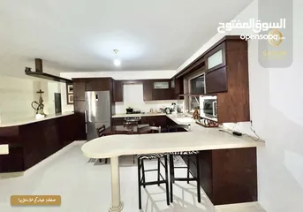  10 شقة بموقع مميز قريب لوسط البلد واسعة للبيع في عين مصباح  باطلالة مميزة