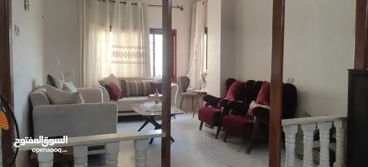  3 شقة بشارع بليبوس الاوسط بالقرب من مركز المدينه وبجانب جميع الخدمات.