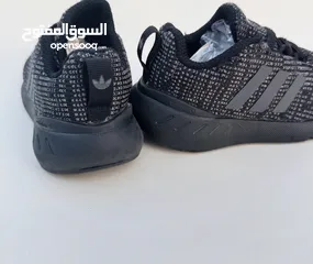  3 حذاء Adidas Kids أسود – جديد بدون كرتونة للاطفال. نمرة23
