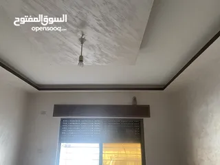  7 للبيع شقة دور ارضي في طبربور منطقه هادئه قريبة من المدارس والخدمات مع ترس 50 متر قريبا وموقف سيارة